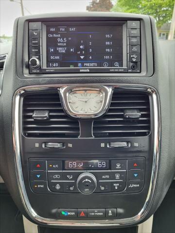 2016 Chrysler Town & Country Touring