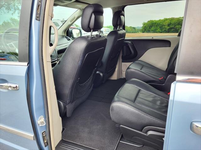 2016 Chrysler Town & Country Touring