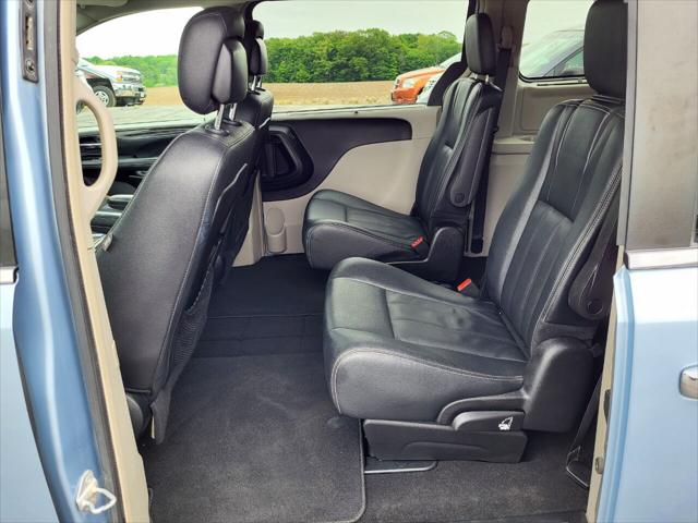 2016 Chrysler Town & Country Touring