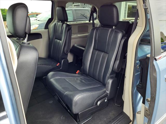 2016 Chrysler Town & Country Touring