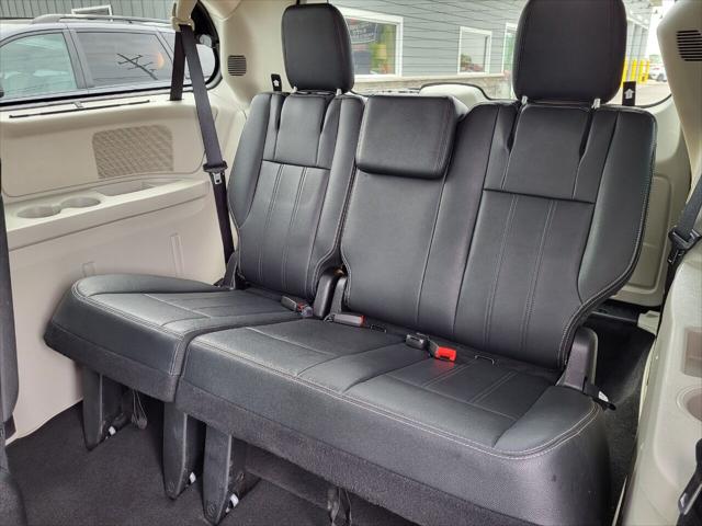2016 Chrysler Town & Country Touring