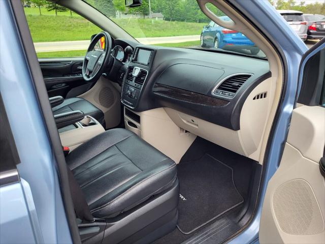 2016 Chrysler Town & Country Touring