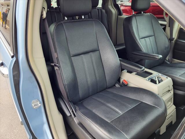 2016 Chrysler Town & Country Touring