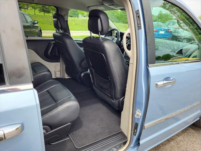 2016 Chrysler Town & Country Touring