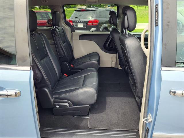 2016 Chrysler Town & Country Touring