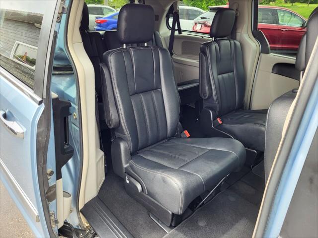2016 Chrysler Town & Country Touring