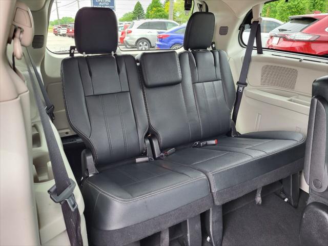 2016 Chrysler Town & Country Touring