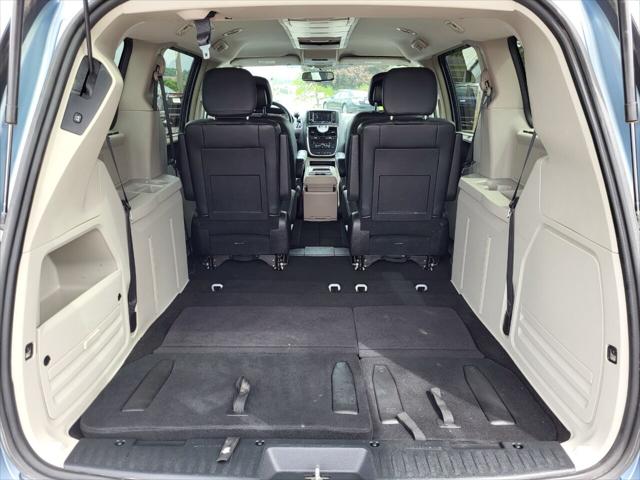 2016 Chrysler Town & Country Touring