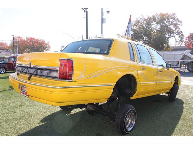 1993 Lincoln Town Car Signature