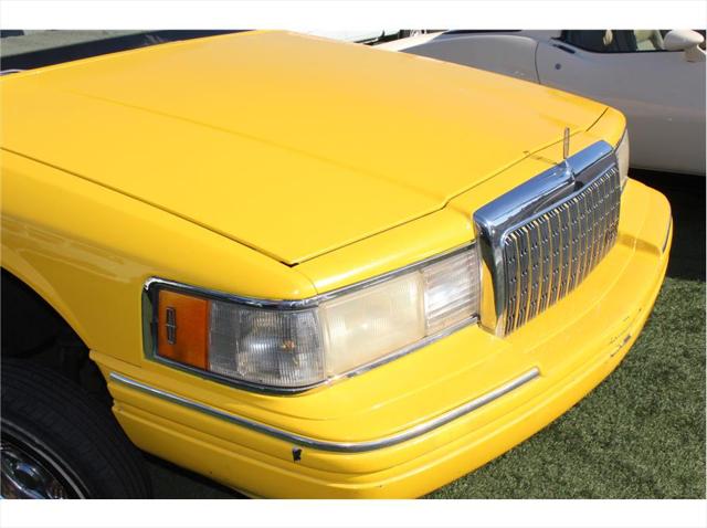 1993 Lincoln Town Car Signature