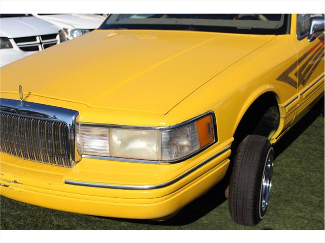 1993 Lincoln Town Car Signature