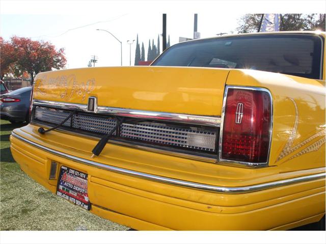 1993 Lincoln Town Car Signature