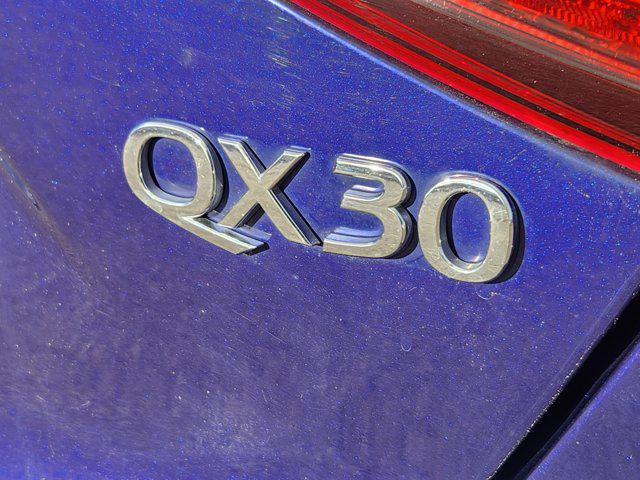 2017 INFINITI QX30 Premium