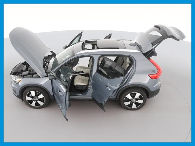 2020 Volvo XC40 Momentum
