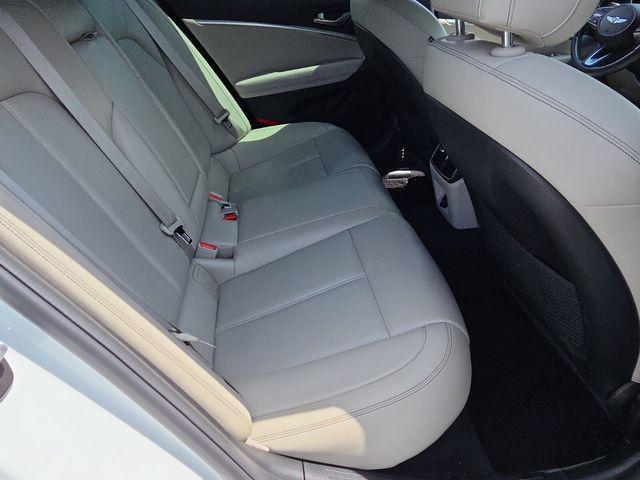 2022 Genesis G70 2.0T RWD