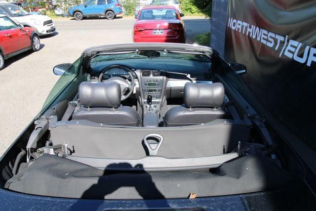 2002 Ford Thunderbird w/Hardtop Premium/Deluxe/Premium/w/Hardtop Deluxe