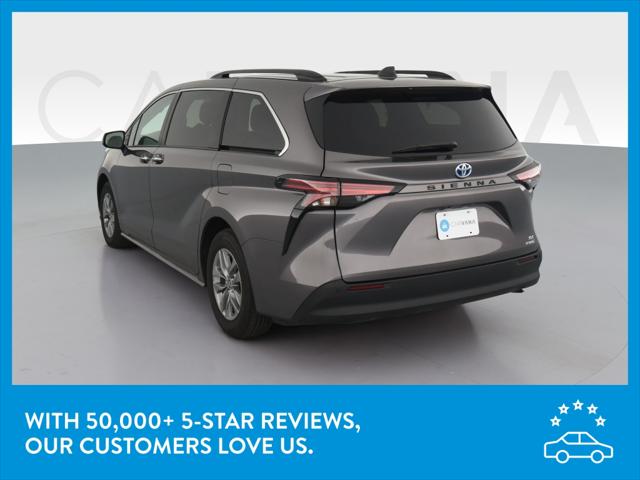 2022 Toyota Sienna XLE Minivan 4D