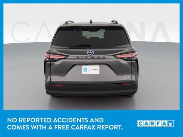 2022 Toyota Sienna XLE Minivan 4D