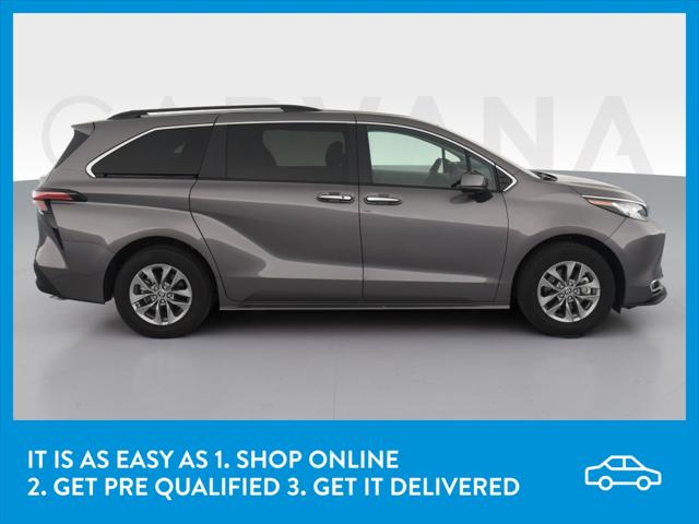 2022 Toyota Sienna XLE Minivan 4D