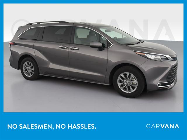 2022 Toyota Sienna XLE Minivan 4D