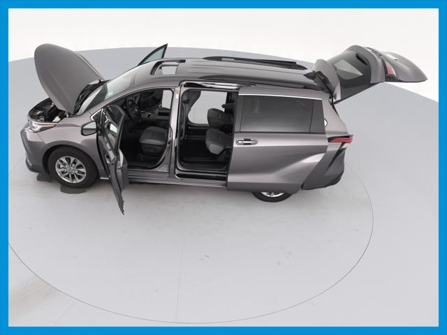 2022 Toyota Sienna XLE Minivan 4D