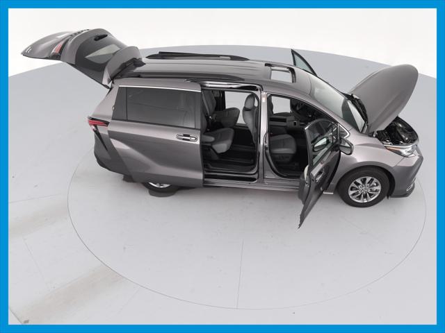 2022 Toyota Sienna XLE Minivan 4D