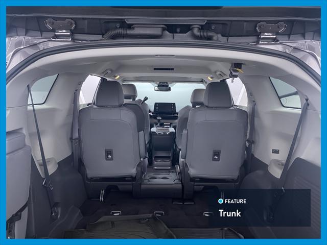 2022 Toyota Sienna XLE Minivan 4D