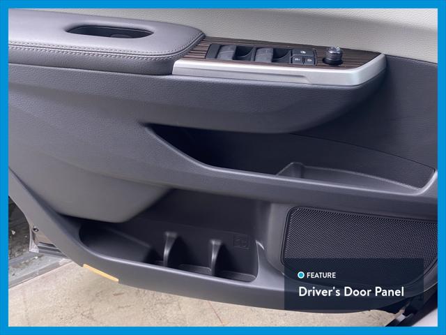 2022 Toyota Sienna XLE Minivan 4D