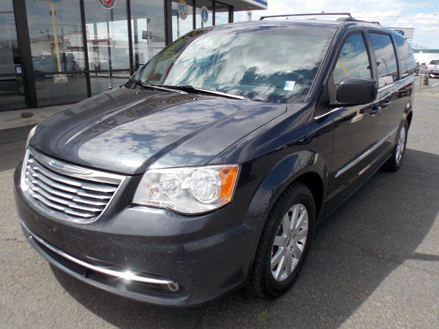 2014 Chrysler Town and Country Ratings, Pricing, Reviews and Awards | J ...