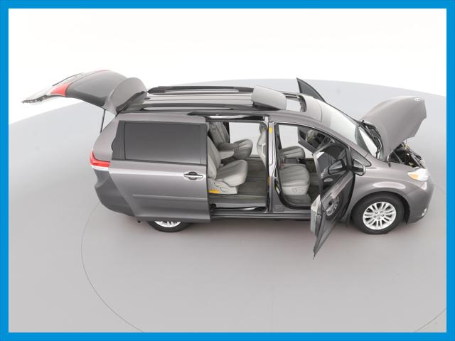 2013 Toyota Sienna XLE Minivan 4D