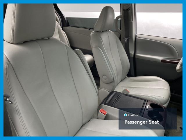 2013 Toyota Sienna XLE Minivan 4D