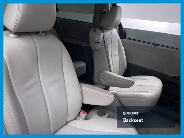 2013 Toyota Sienna XLE Minivan 4D