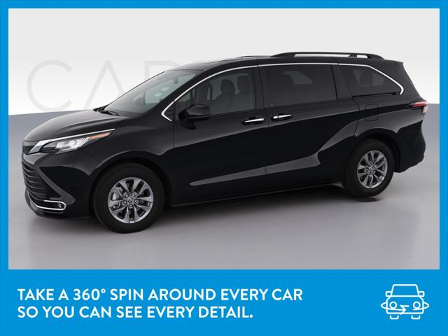 2022 Toyota Sienna XLE Minivan 4D