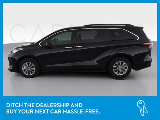 2022 Toyota Sienna XLE Minivan 4D