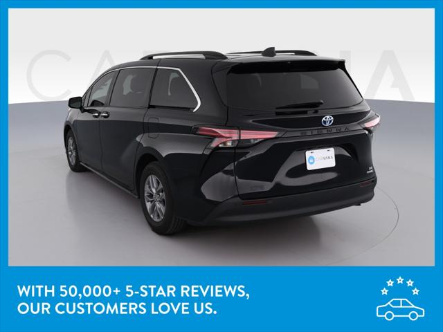 2022 Toyota Sienna XLE Minivan 4D