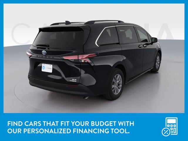 2022 Toyota Sienna XLE Minivan 4D