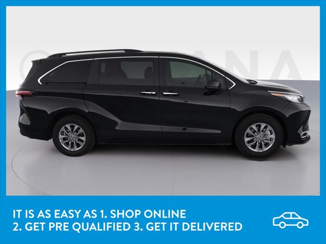 2022 Toyota Sienna XLE Minivan 4D