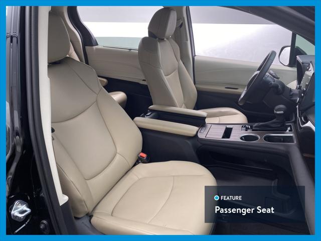 2022 Toyota Sienna XLE Minivan 4D