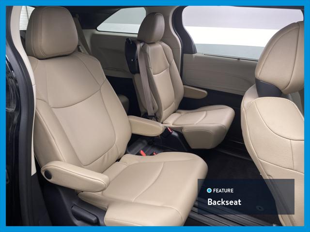 2022 Toyota Sienna XLE Minivan 4D