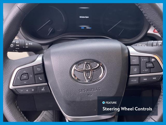 2022 Toyota Sienna XLE Minivan 4D