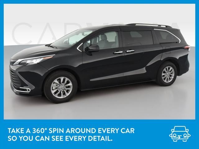 2022 Toyota Sienna XLE Minivan 4D