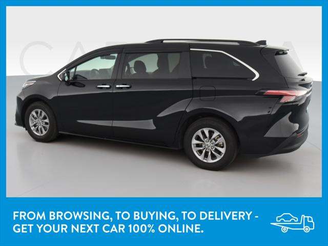 2022 Toyota Sienna XLE Minivan 4D