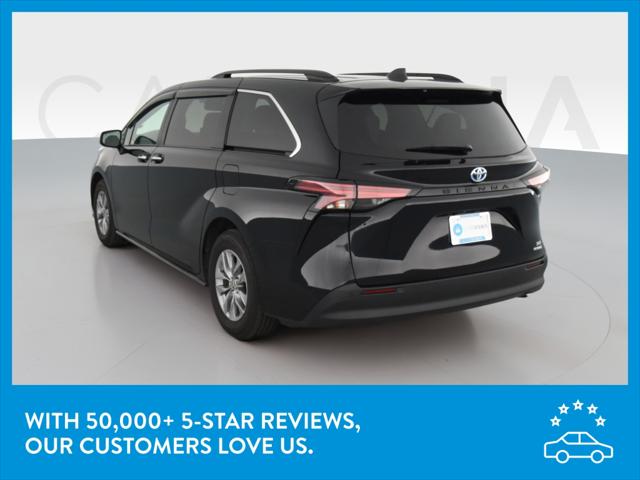 2022 Toyota Sienna XLE Minivan 4D