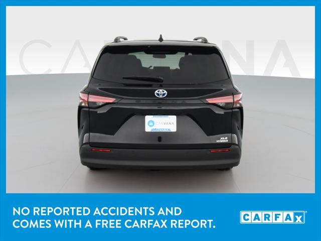 2022 Toyota Sienna XLE Minivan 4D