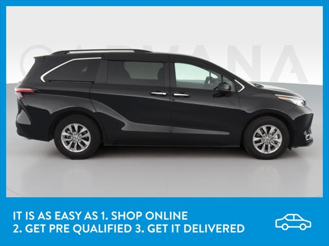 2022 Toyota Sienna XLE Minivan 4D