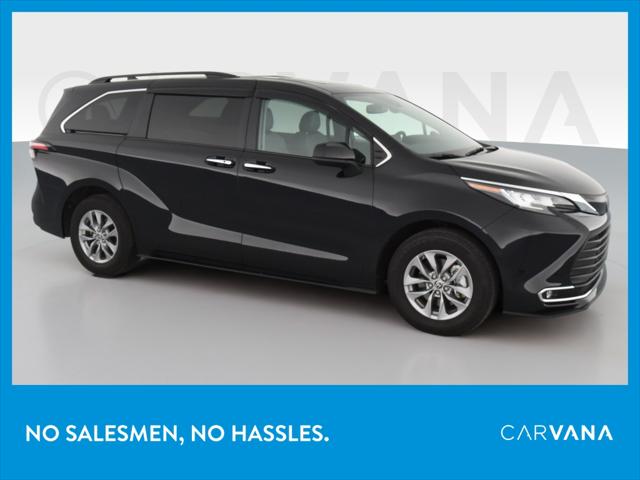 2022 Toyota Sienna XLE Minivan 4D