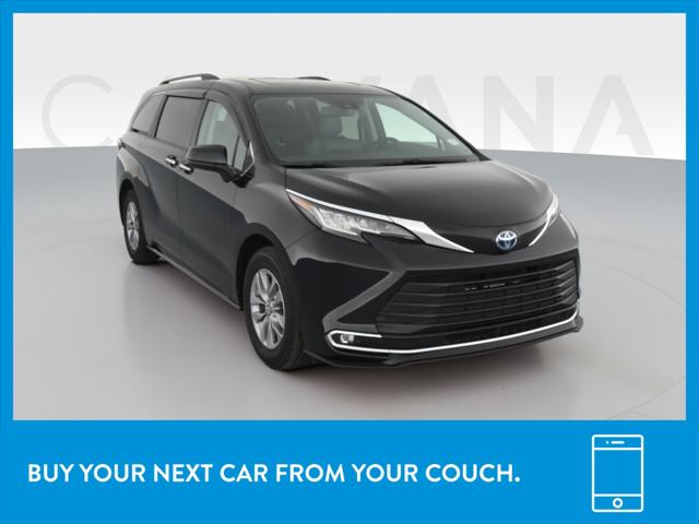 2022 Toyota Sienna XLE Minivan 4D