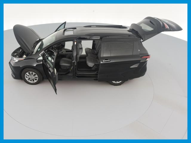 2022 Toyota Sienna XLE Minivan 4D