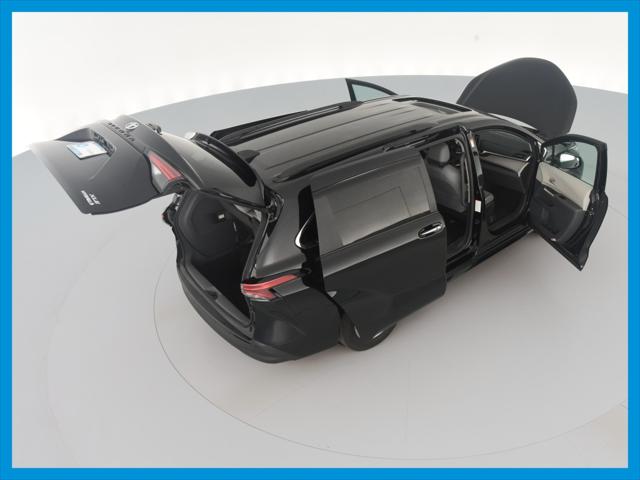 2022 Toyota Sienna XLE Minivan 4D