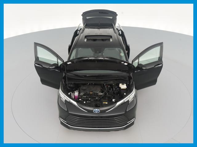 2022 Toyota Sienna XLE Minivan 4D